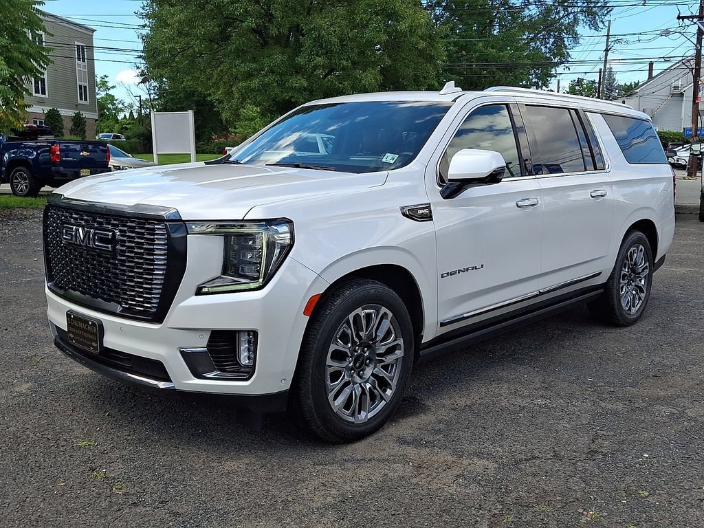 Certified 2023 GMC Yukon XL Denali Ultimate AWD/4WD image 3