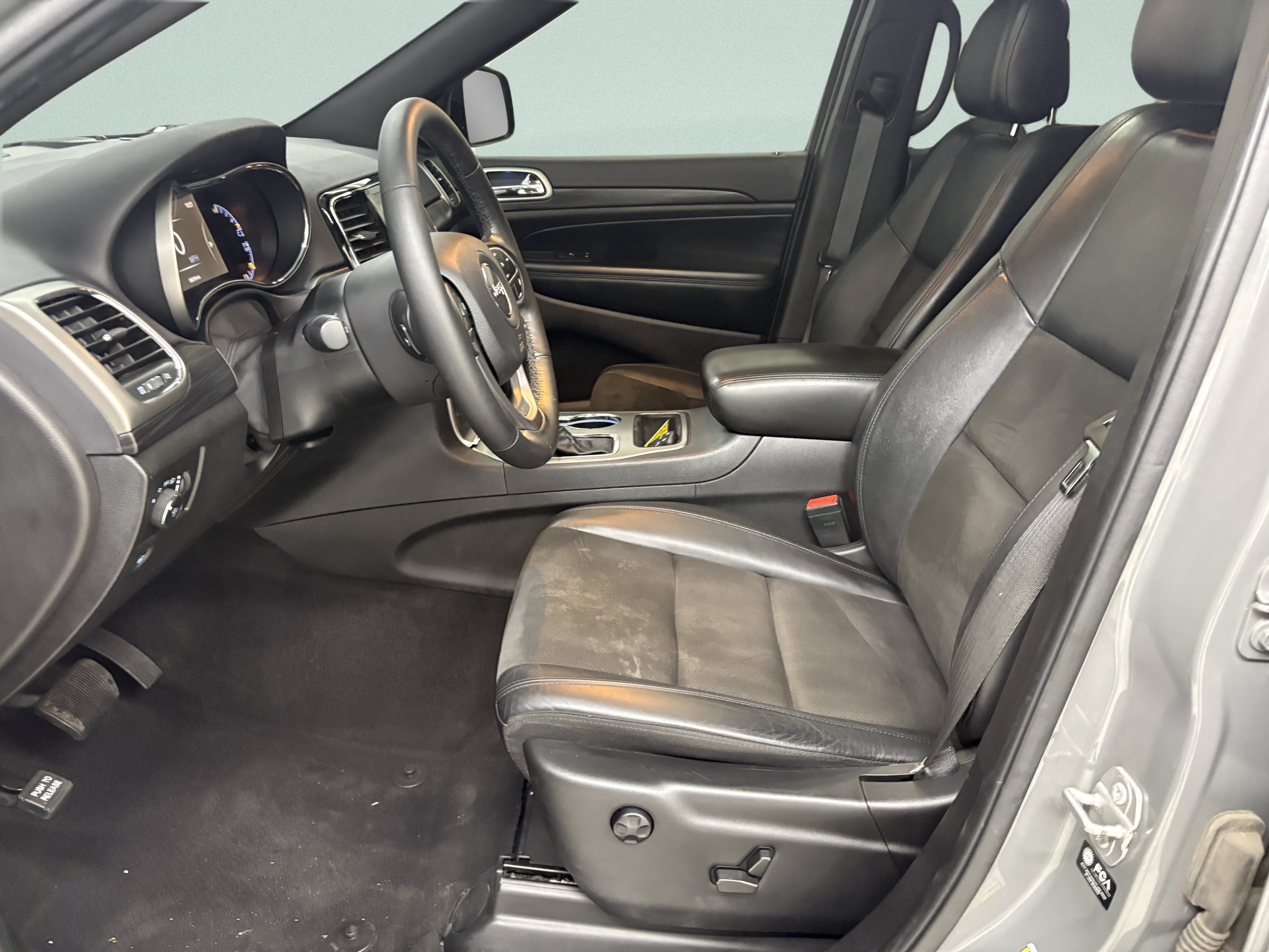 Used 2021 Jeep Grand Cherokee Laredo X AWD/4WD image 12