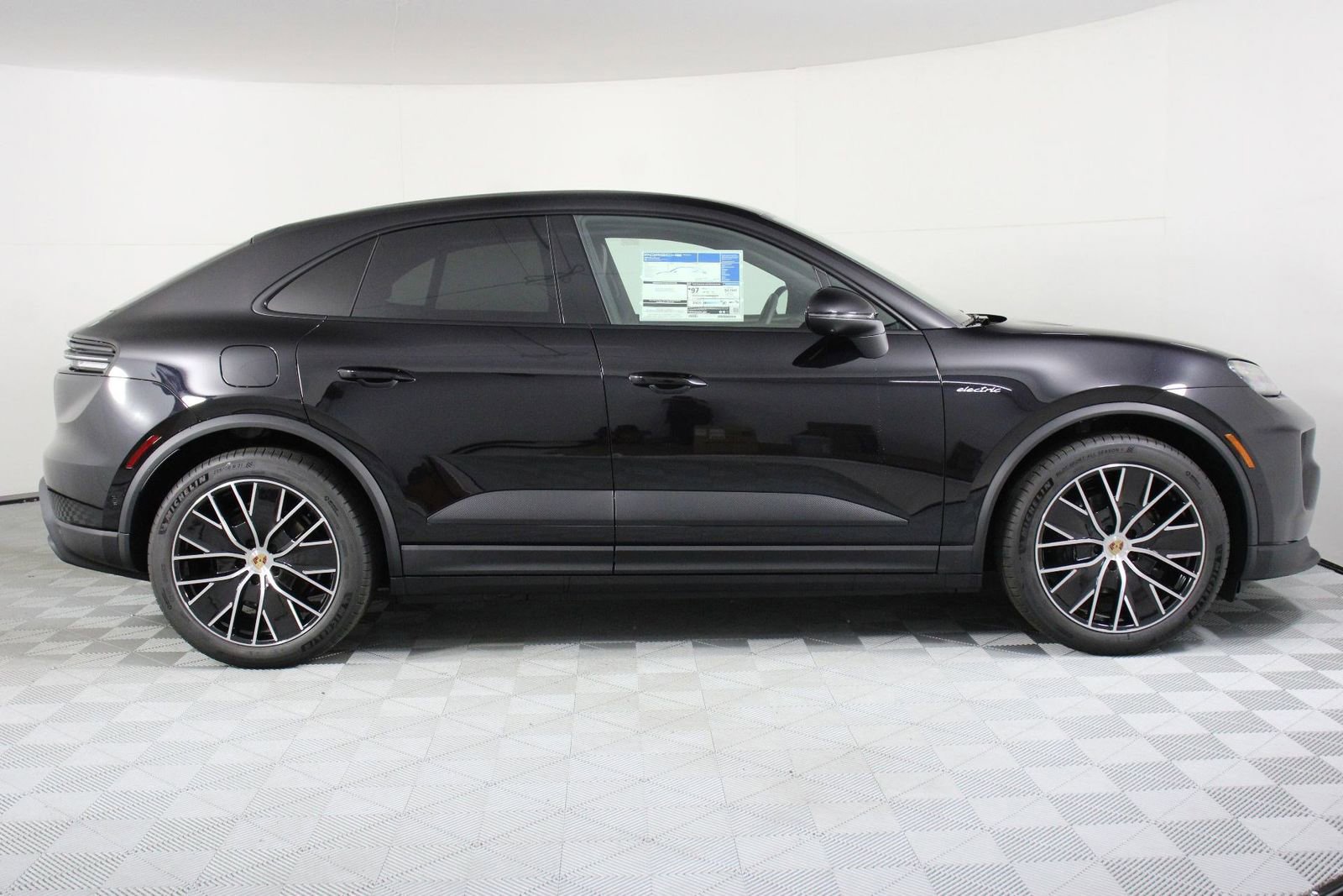 New 2026 Porsche Macan Electric RWD image 8