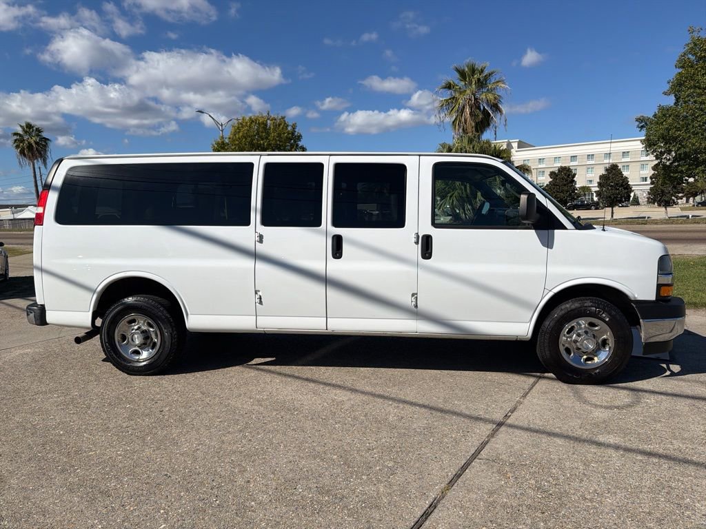 Used 2019 Chevrolet Express 3500 LT w/ LT Preferred Equipment Group RWD image 4