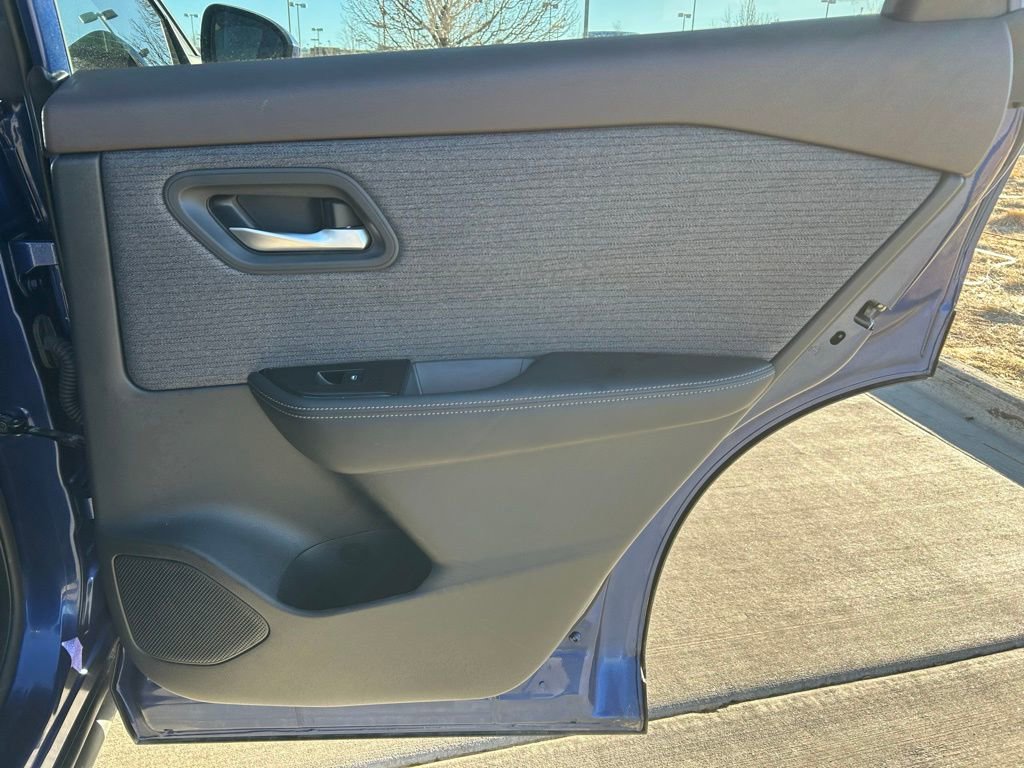 Used 2022 Nissan Rogue SV image 28