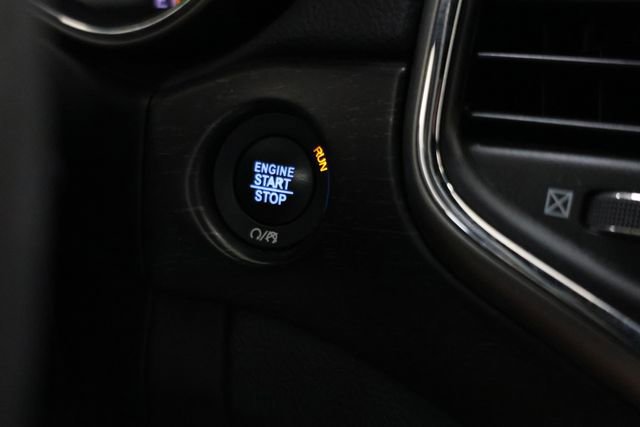 Used 2017 Jeep Grand Cherokee Altitude image 16