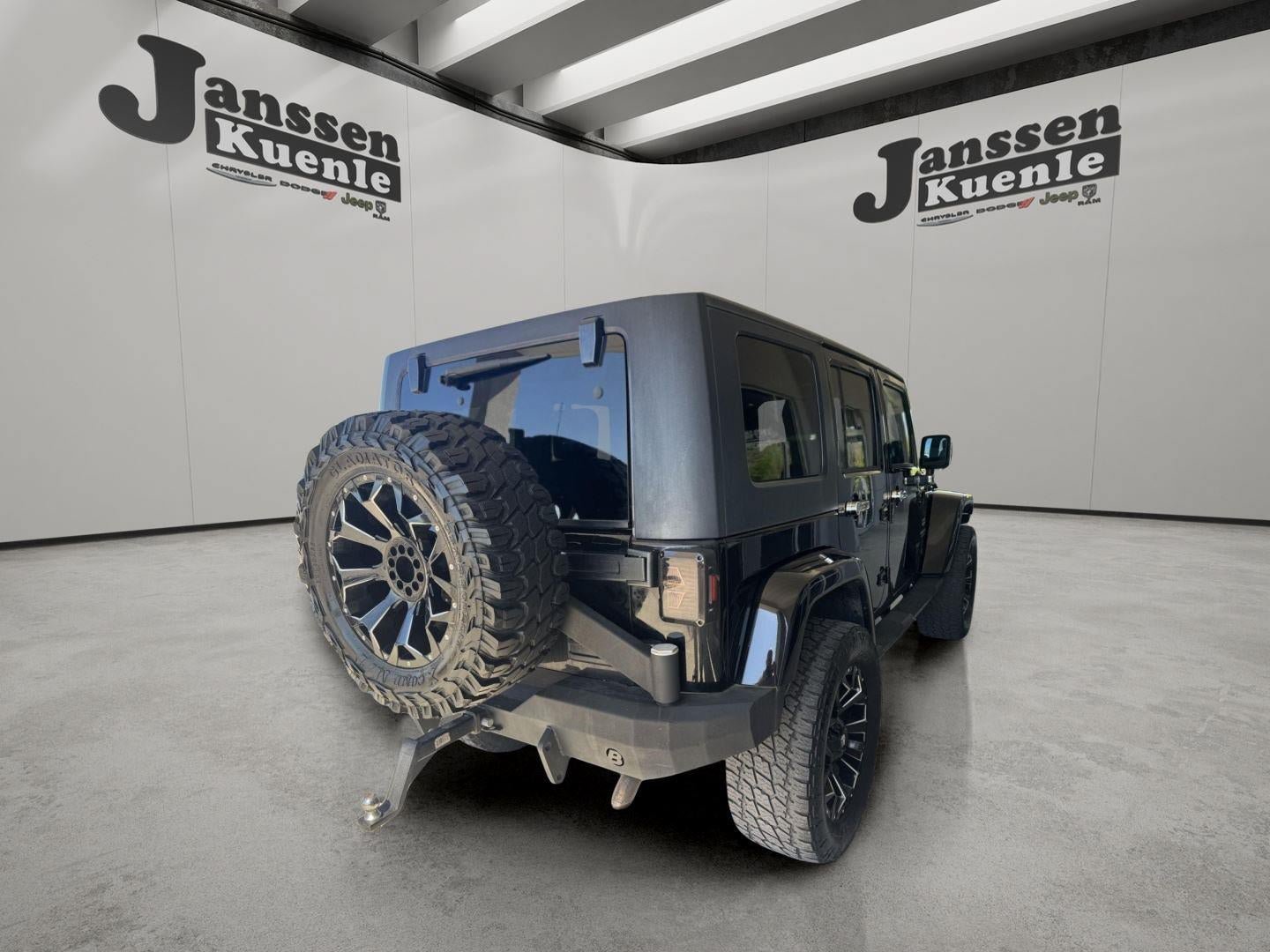 Used 2009 Jeep Wrangler Unlimited Sahara w/ Mopar Leather Group AWD/4WD image 3
