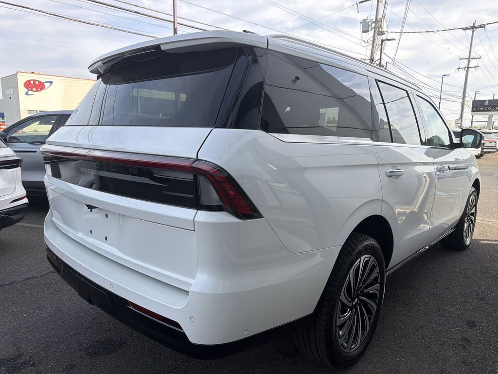 New 2025 Lincoln Navigator Black Label AWD/4WD image 3