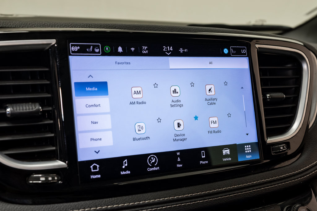 Used 2022 Chrysler Pacifica Limited w/ Uconnect Theater Family Group FWD image 22