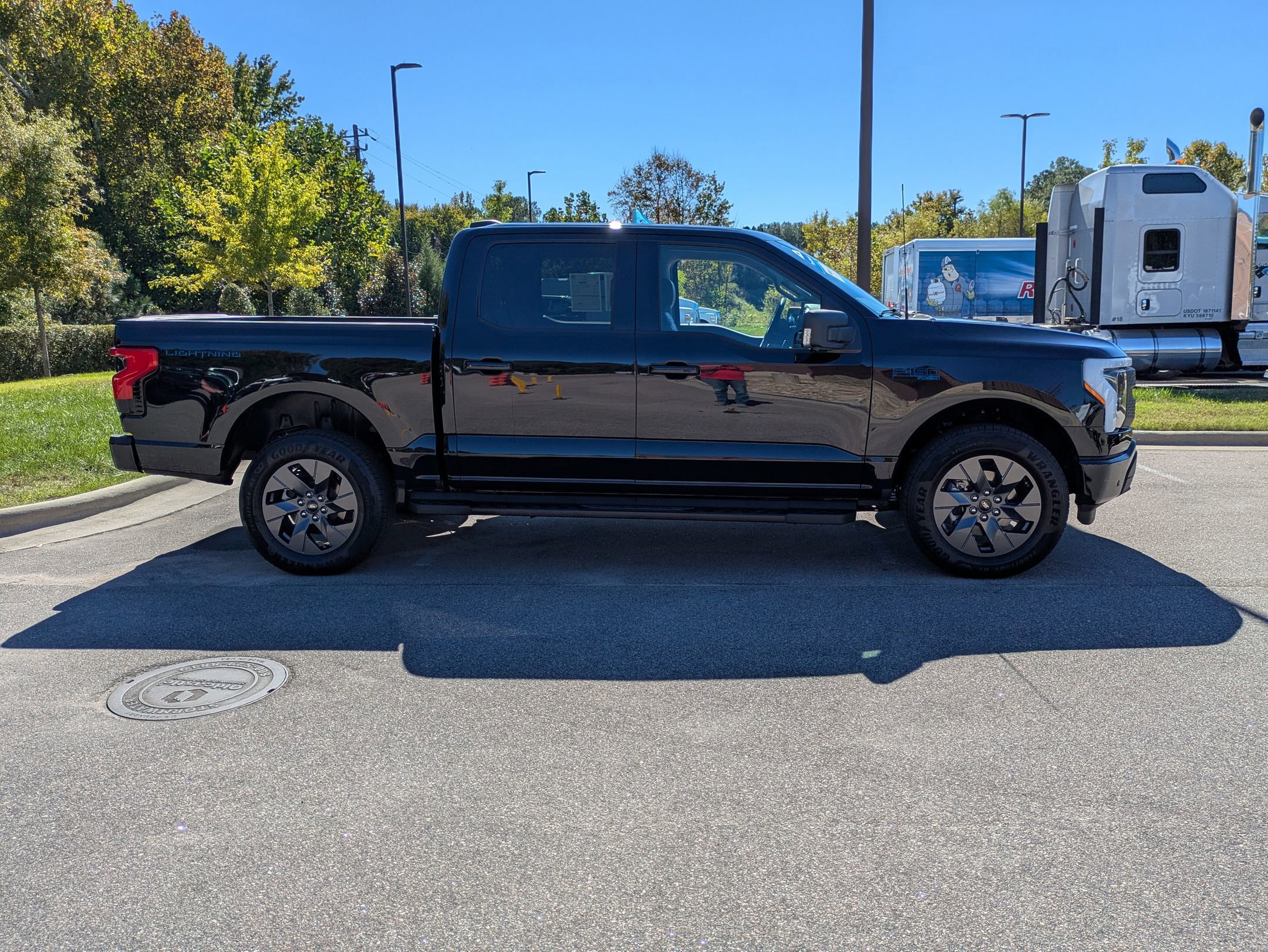 Certified 2025 Ford F150 Lightning Flash w/ Max Trailer Tow Package image 3