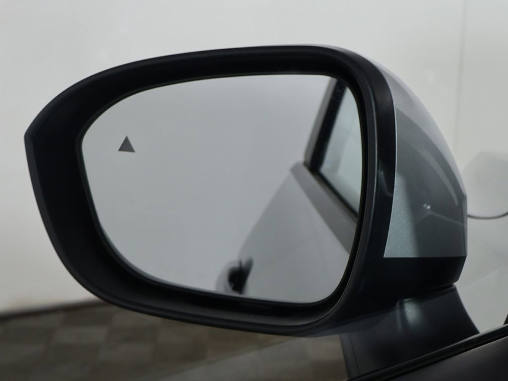 Used 2024 Nissan Rogue SV image 32