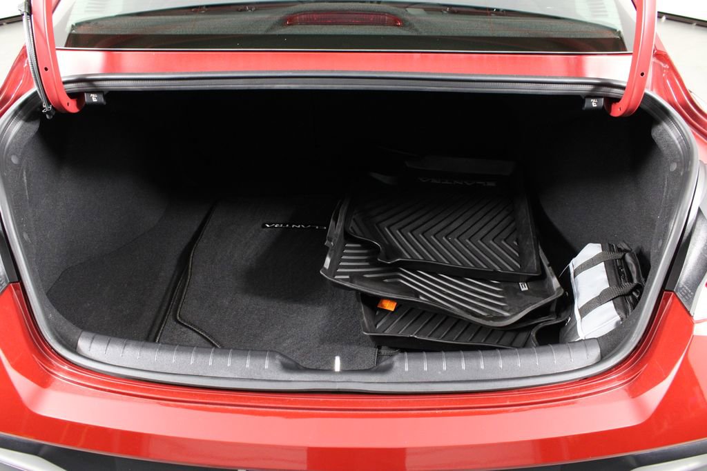 Certified 2025 Hyundai Elantra SEL image 16