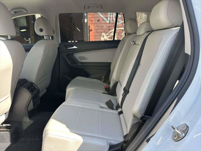 Used 2018 Volkswagen Tiguan SE AWD/4WD image 14