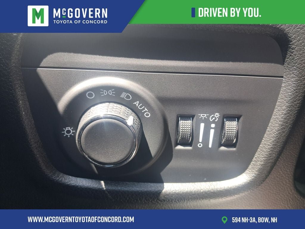 Used 2025 Jeep Grand Cherokee Altitude AWD/4WD image 28