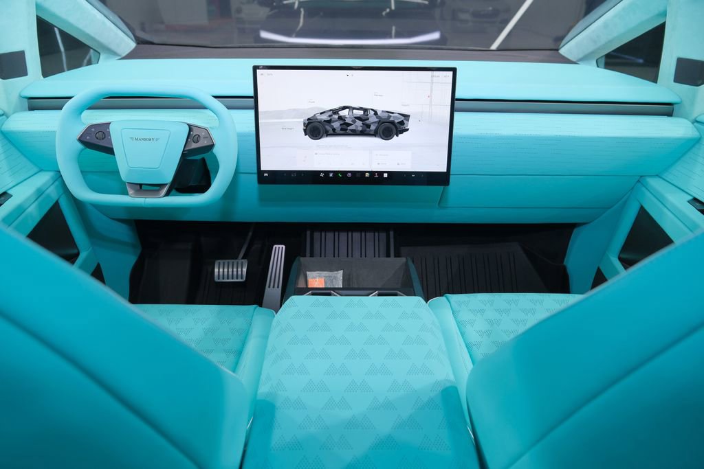 Used 2025 Tesla Cybertruck AWD Crew Cab image 59