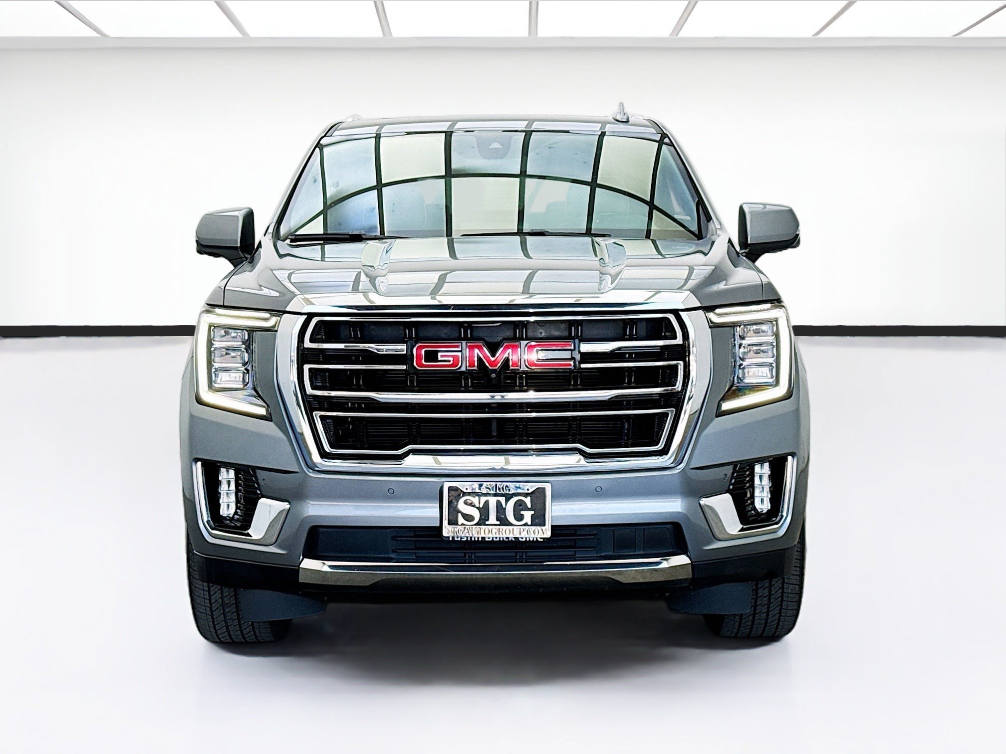 Used 2021 GMC Yukon SLT w/ SLT Luxury Plus Package RWD image 2