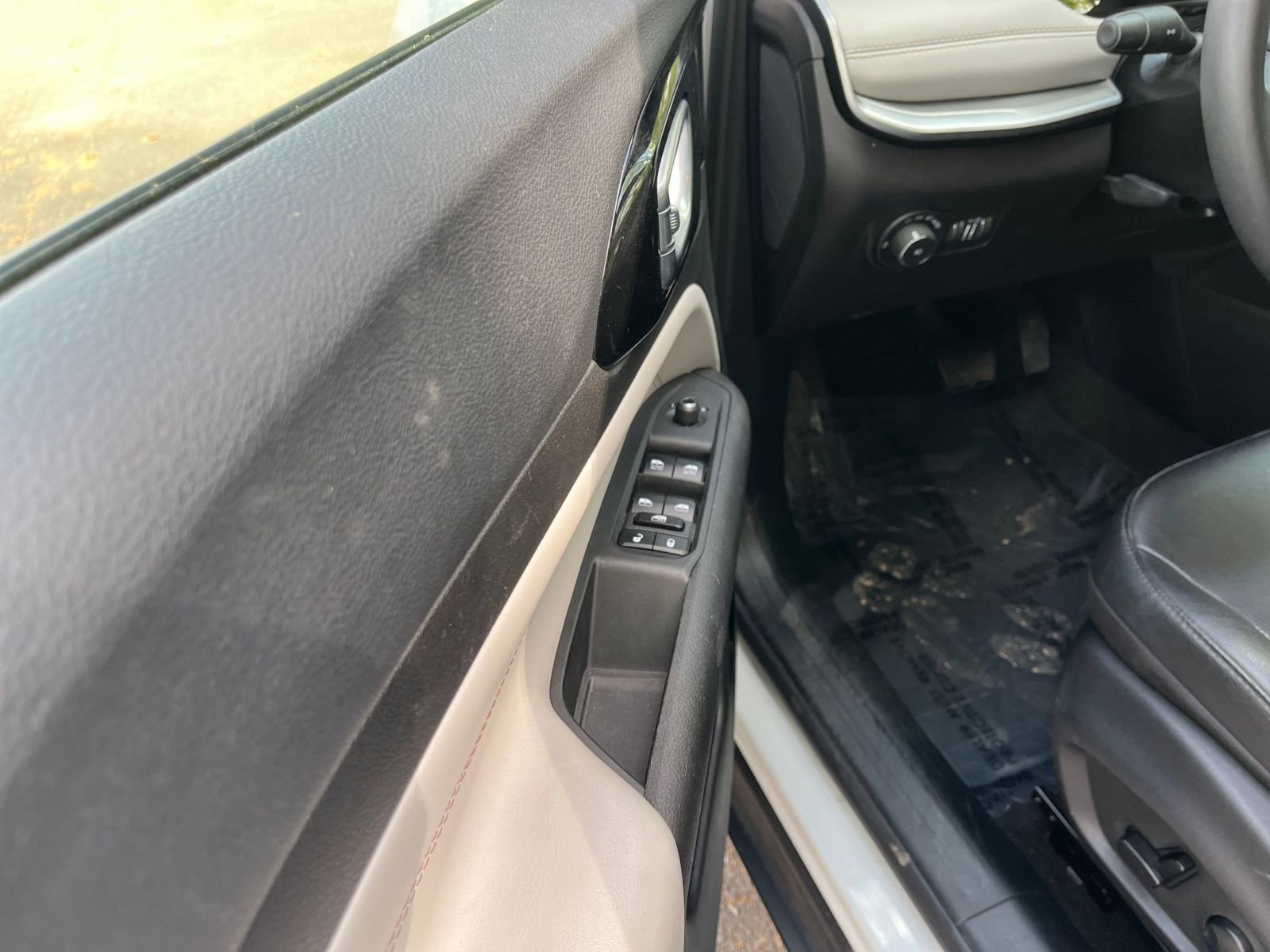 Used 2025 Jeep Compass Limited image 18