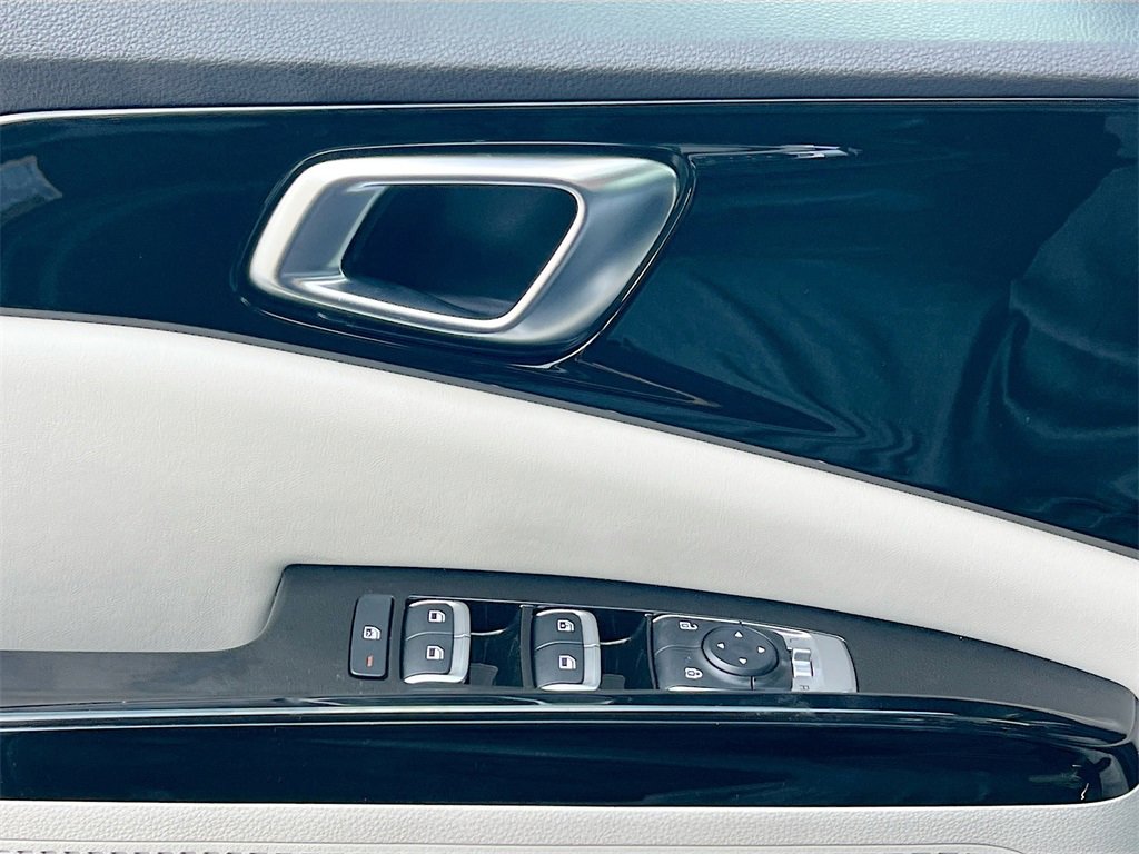 Used 2024 Kia Carnival EX image 18