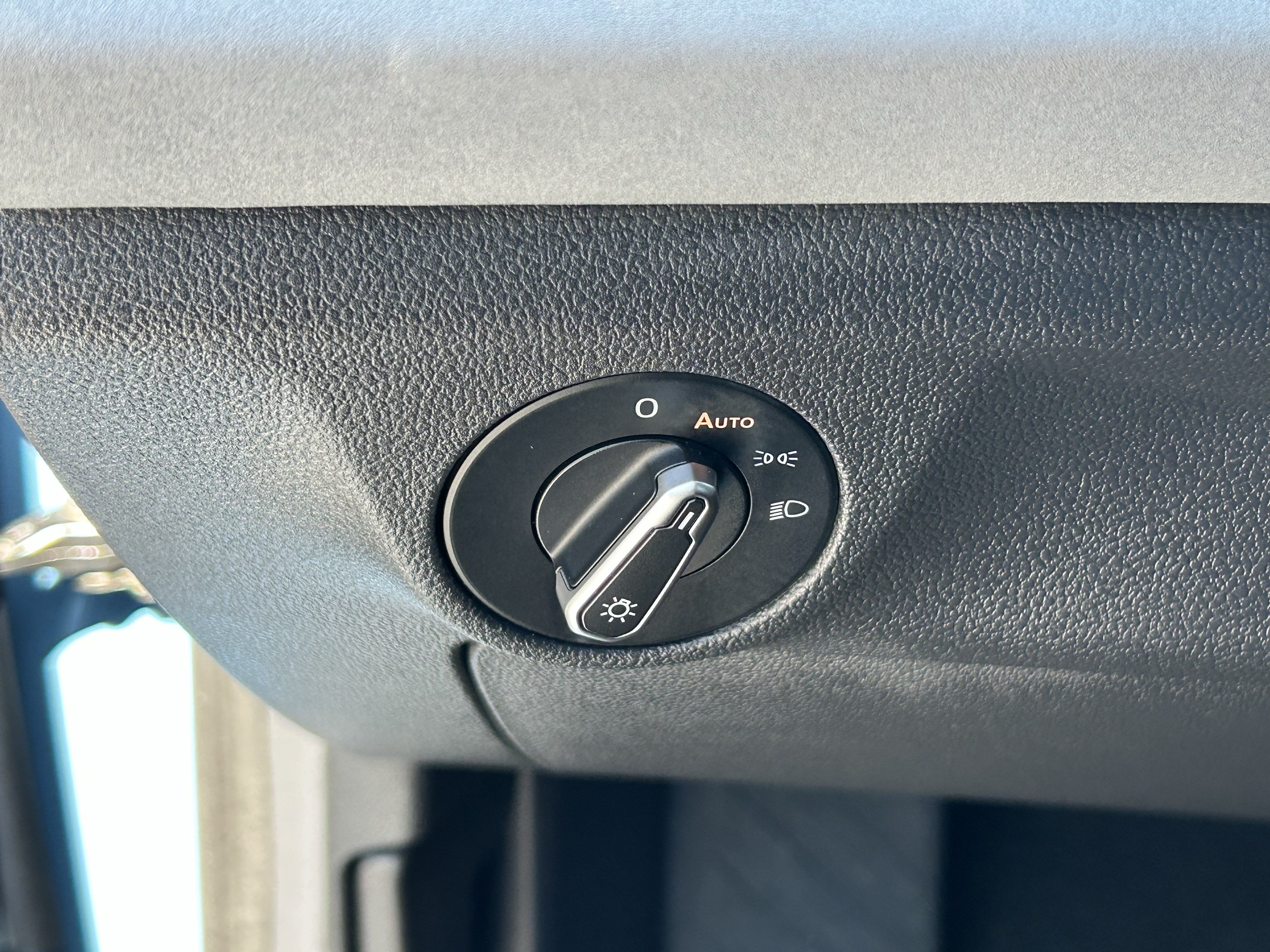 Used 2025 Volkswagen Jetta SE FWD image 20