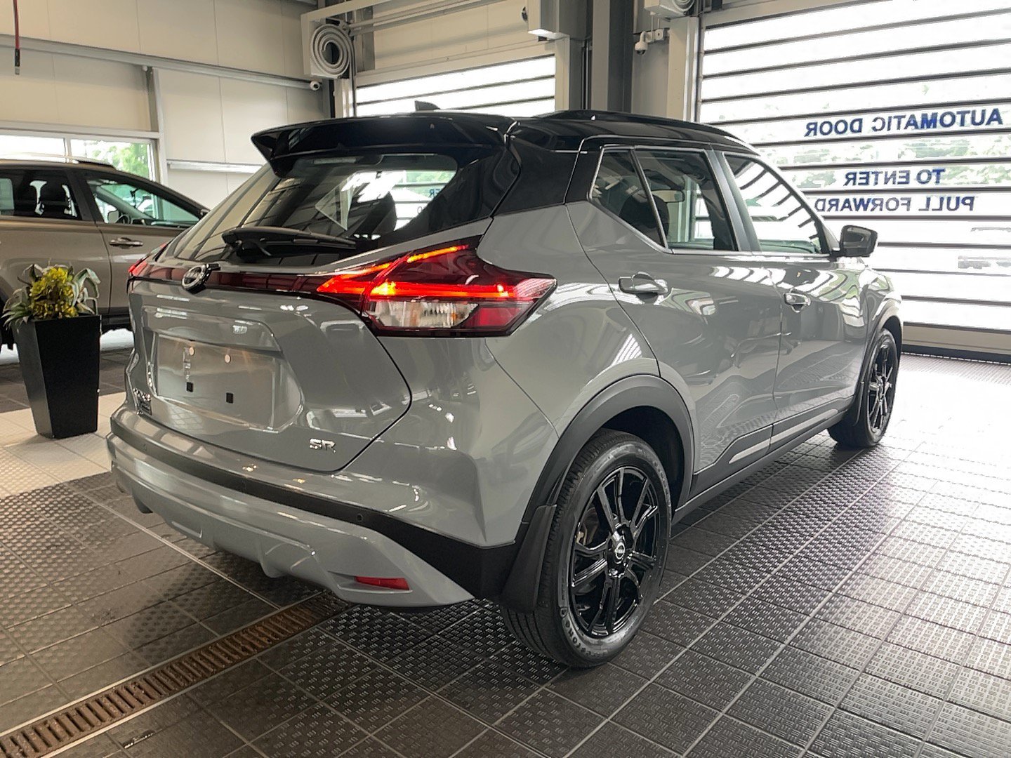 Used 2024 Nissan Kicks SR FWD image 16