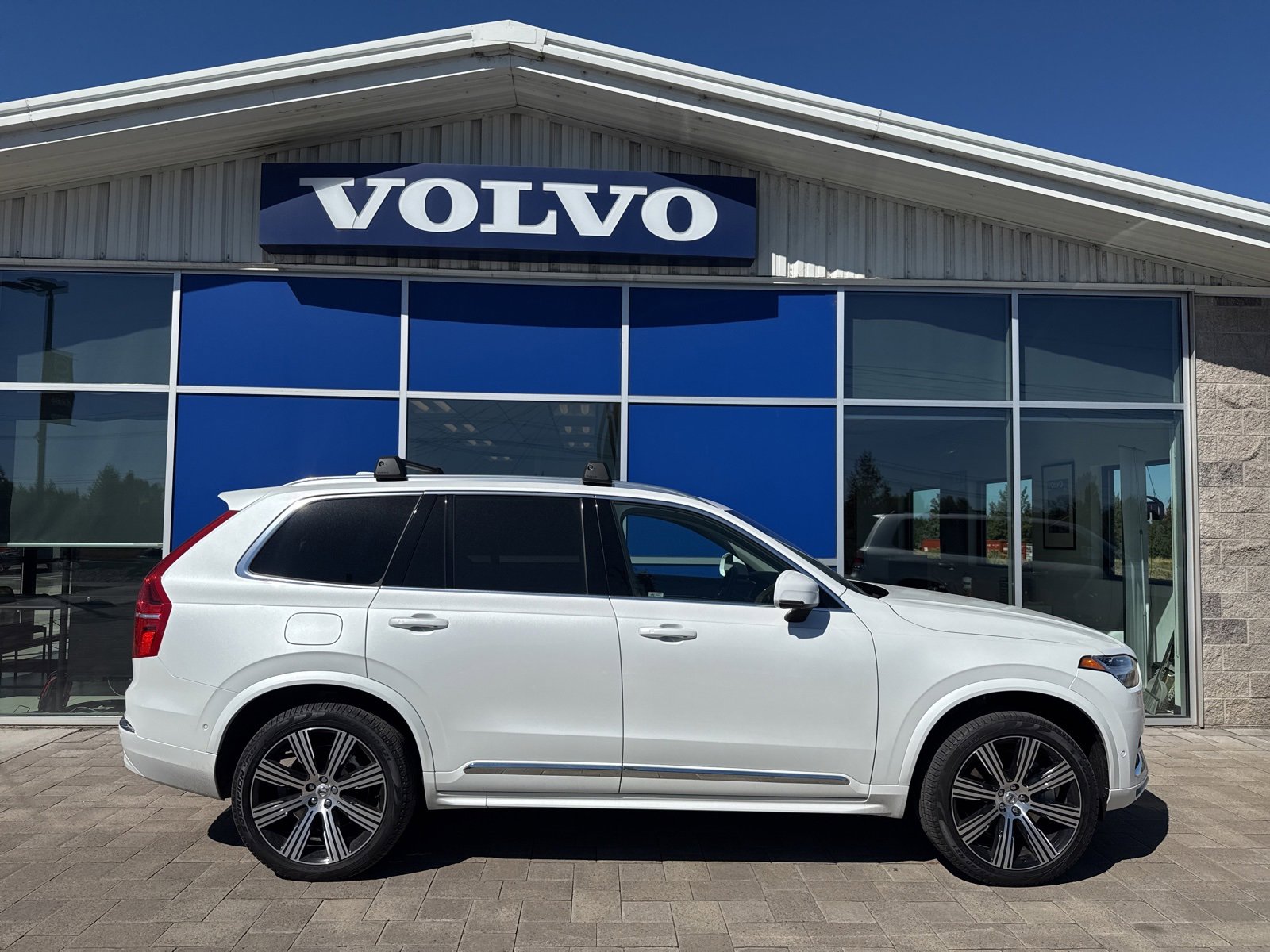 Used 2025 Volvo XC90 T8 Ultra w/ Protection Package Premier image 7