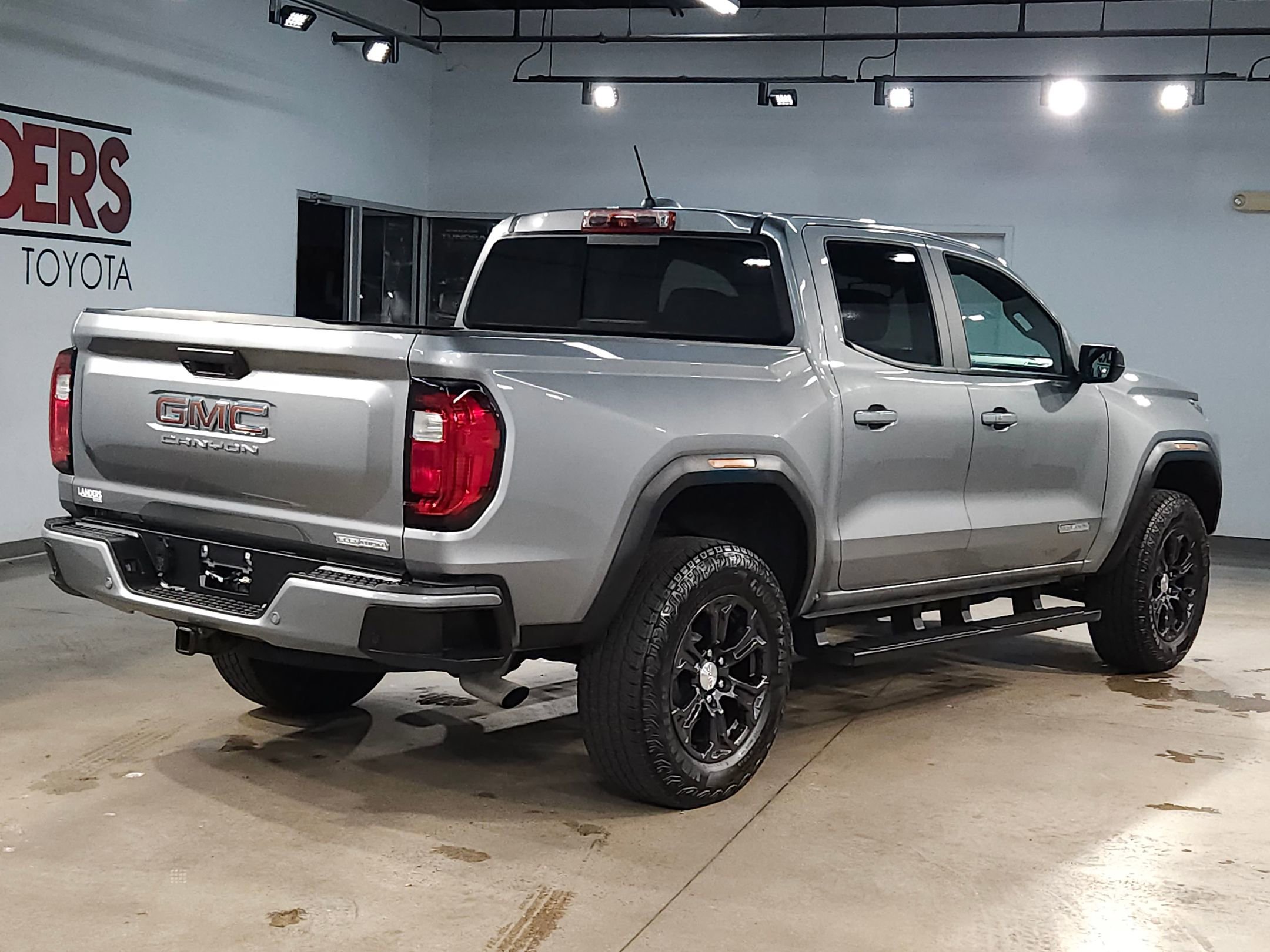 Used 2024 GMC Canyon Elevation w/ Elevation Premium Package image 7