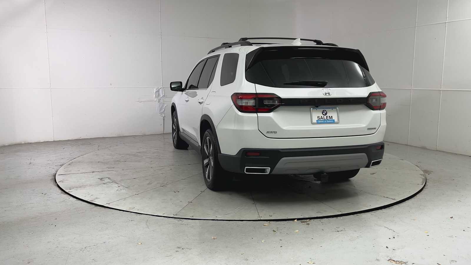 Used 2023 Honda Pilot Touring image 3
