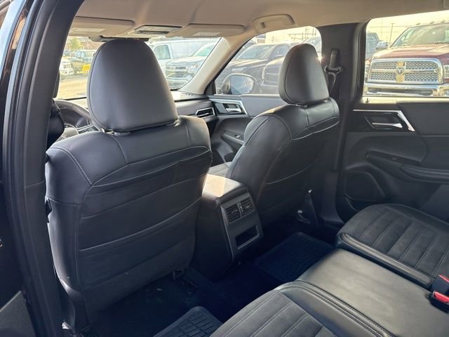 Used 2024 Mitsubishi Outlander SE Black Edition image 16