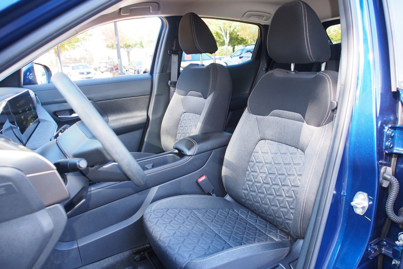 Used 2025 Nissan Kicks SV image 16