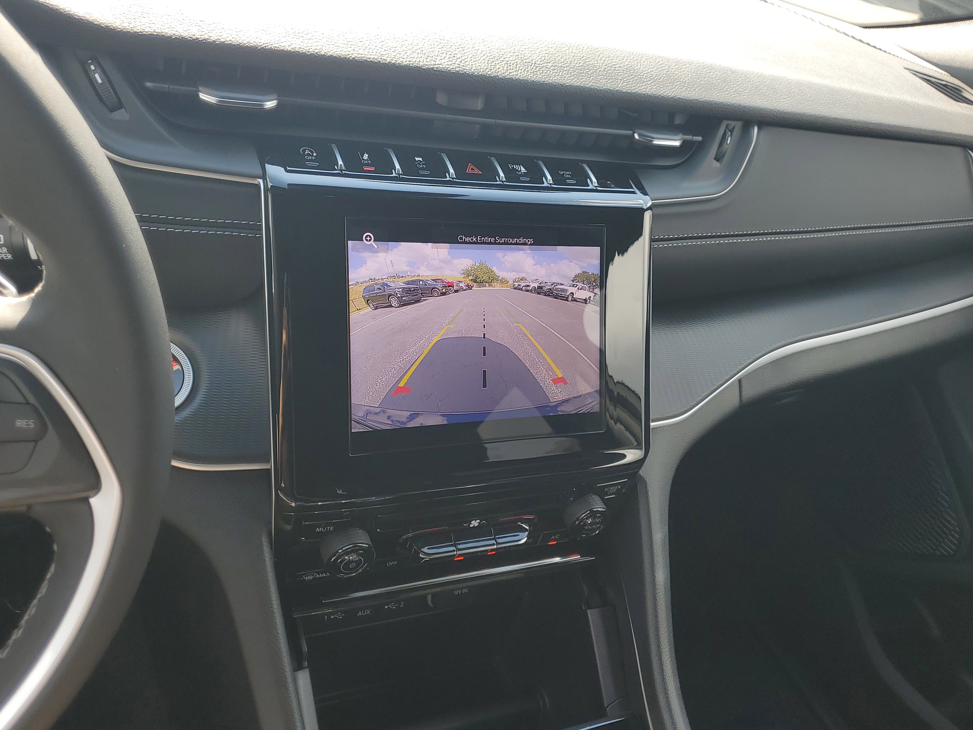 Used 2025 Jeep Grand Cherokee Laredo image 26