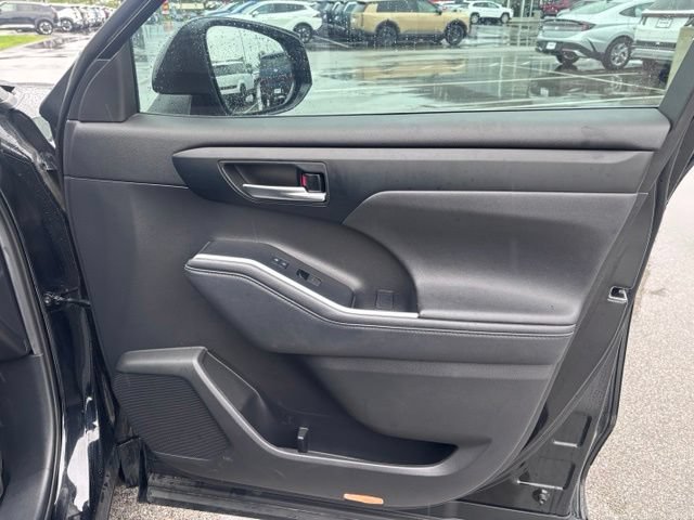 Used 2021 Toyota Highlander XLE AWD/4WD image 51