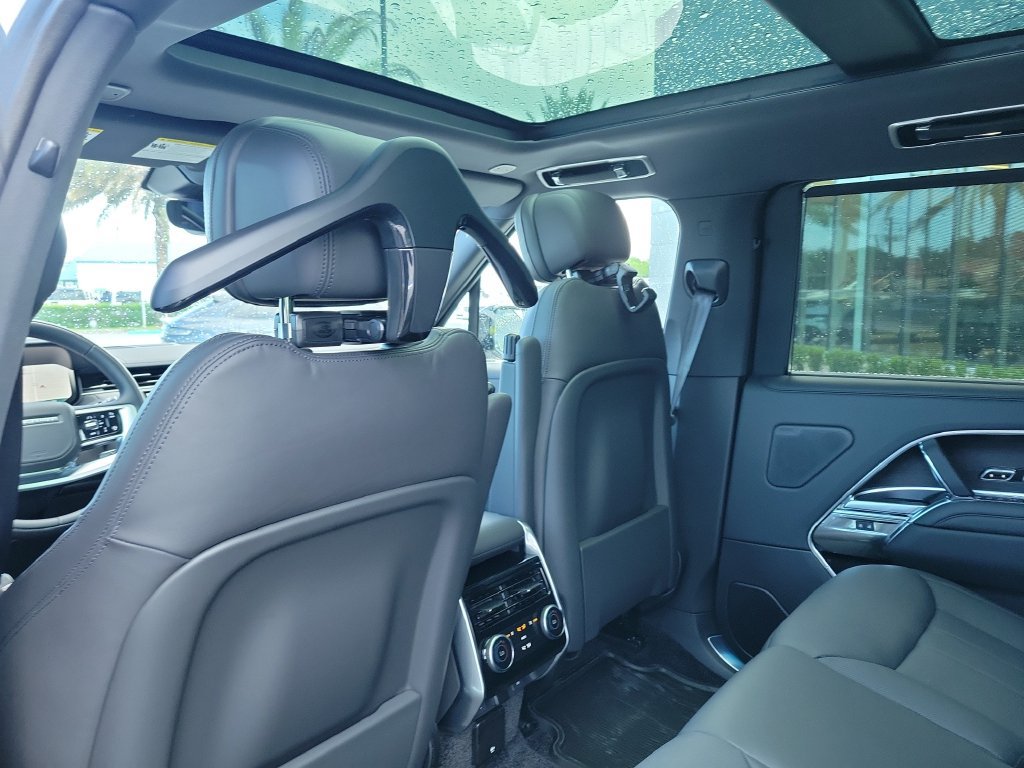 New 2026 Land Rover Range Rover Long Wheelbase SE AWD/4WD image 17
