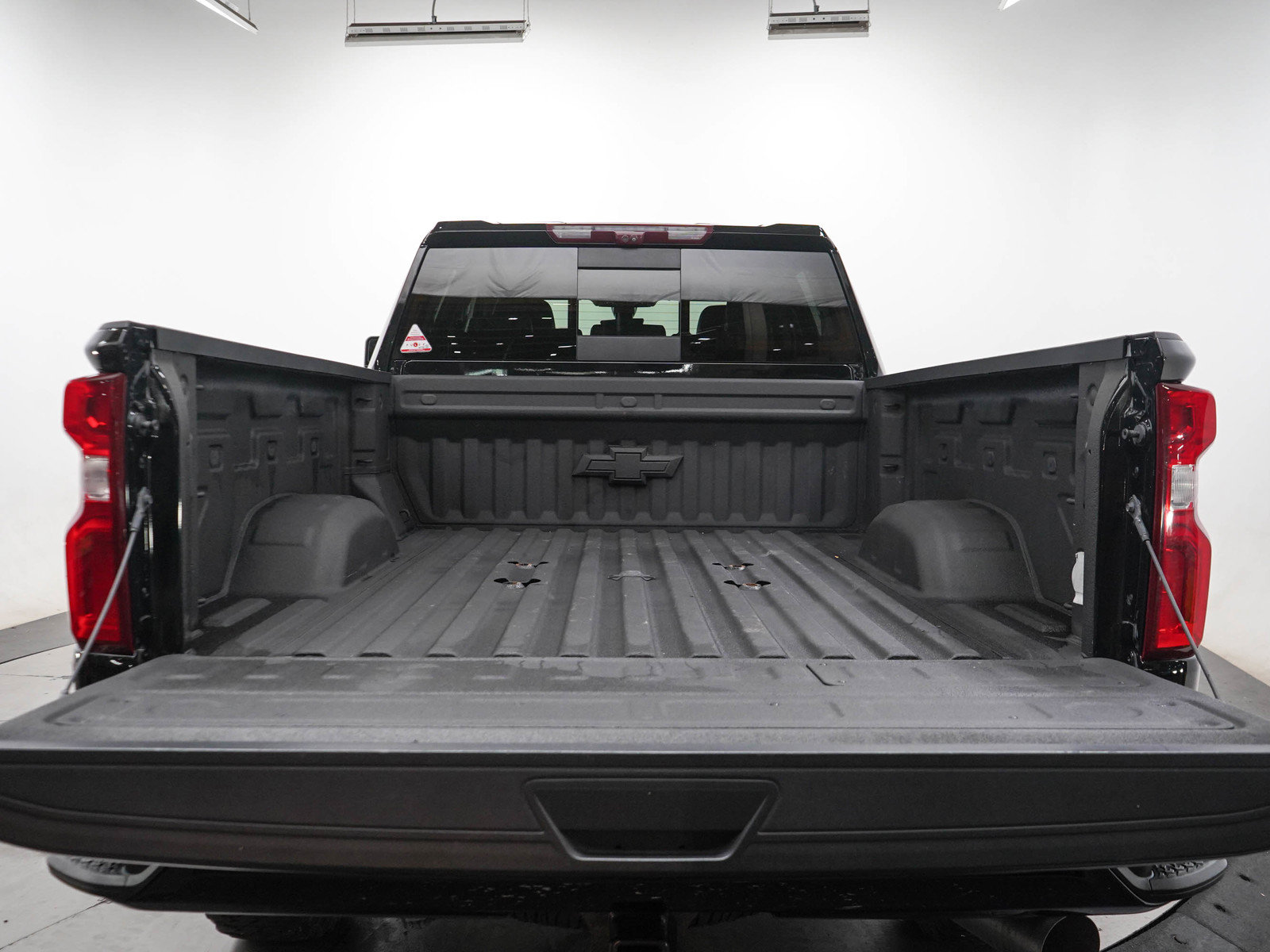 Used 2022 Chevrolet Silverado 2500 LTZ w/ LTZ Plus Package AWD/4WD image 9