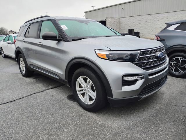 Used 2024 Ford Explorer XLT w/ Equipment Group 202A image 2
