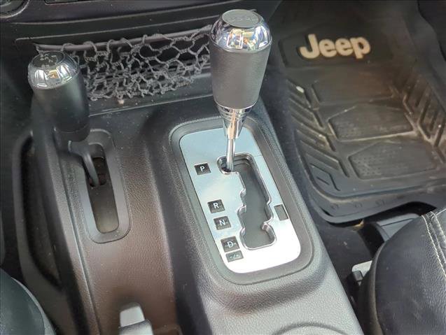 Used 2016 Jeep Wrangler Sahara w/ Connectivity Group image 20