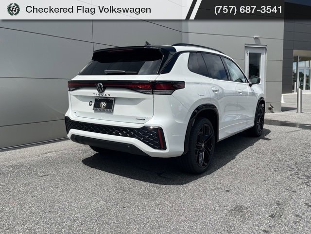 New 2025 Volkswagen Tiguan SE R-Line image 24