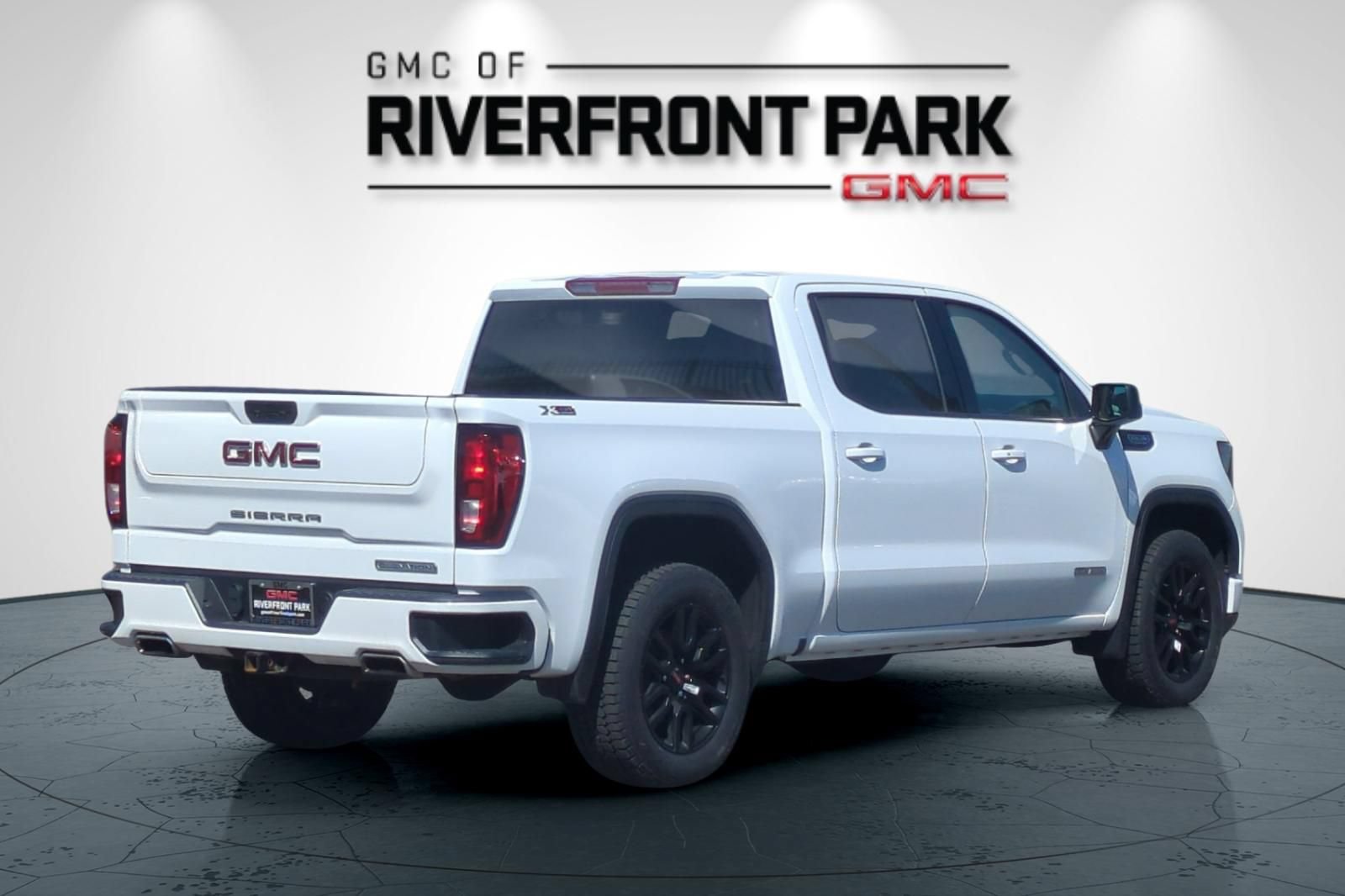 Used 2022 GMC Sierra 1500 Elevation w/ X31 Off-Road Package AWD/4WD image 3
