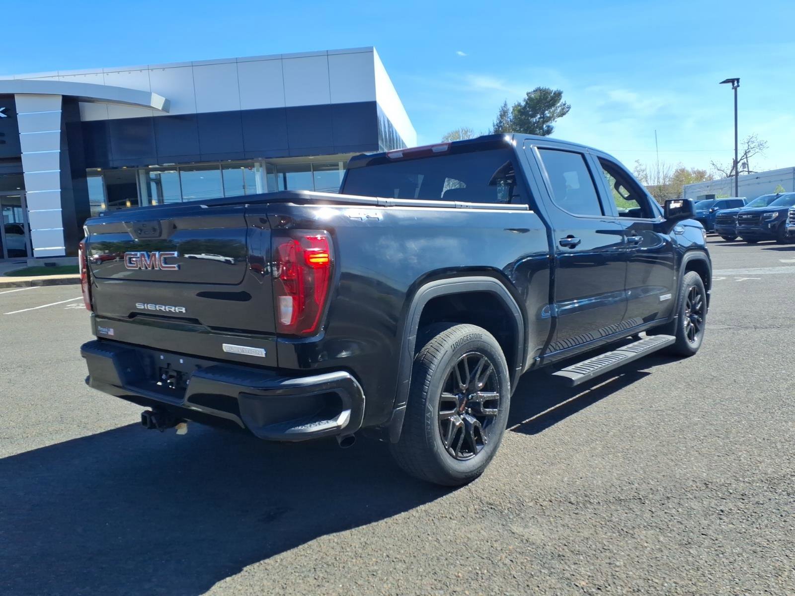 Used 2022 GMC Sierra 1500 Elevation AWD/4WD image 3