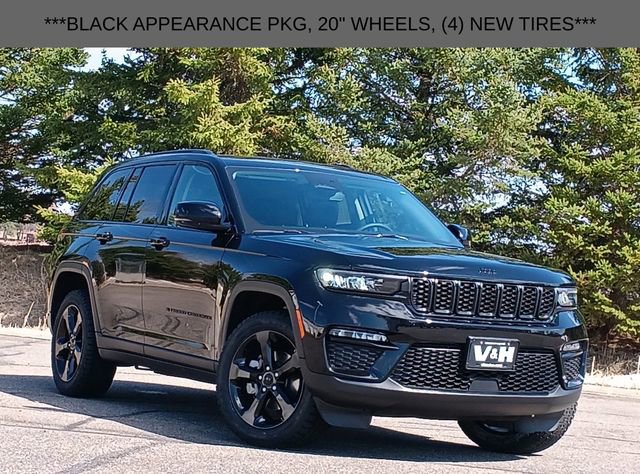 Used 2023 Jeep Grand Cherokee Limited w/ Black Appearance Package AWD/4WD image 1