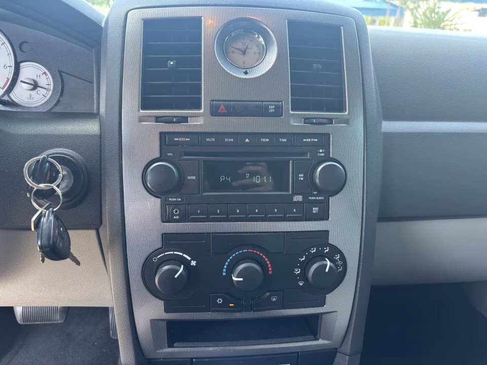Used 2006 Chrysler 300 Touring RWD image 21
