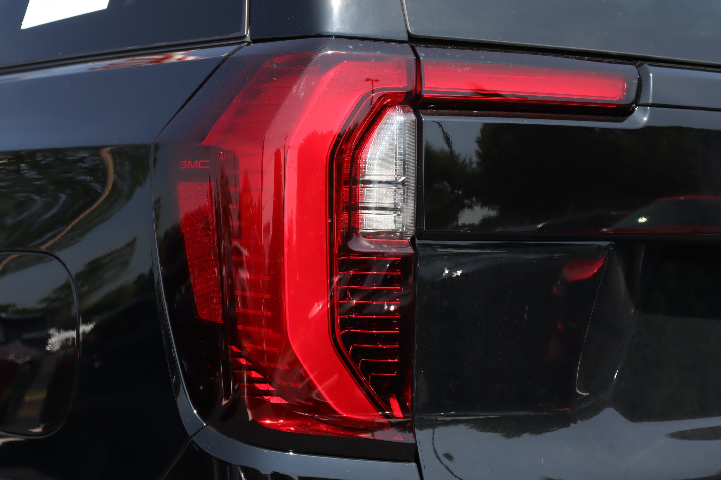 Used 2026 GMC Yukon Denali Ultimate w/ LPO, Floor Liner Package AWD/4WD image 34
