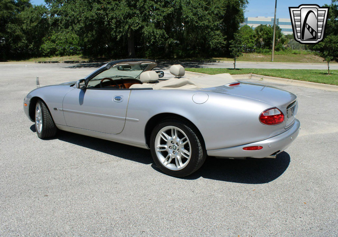 Used 2002 Jaguar XK8 Convertible image 7