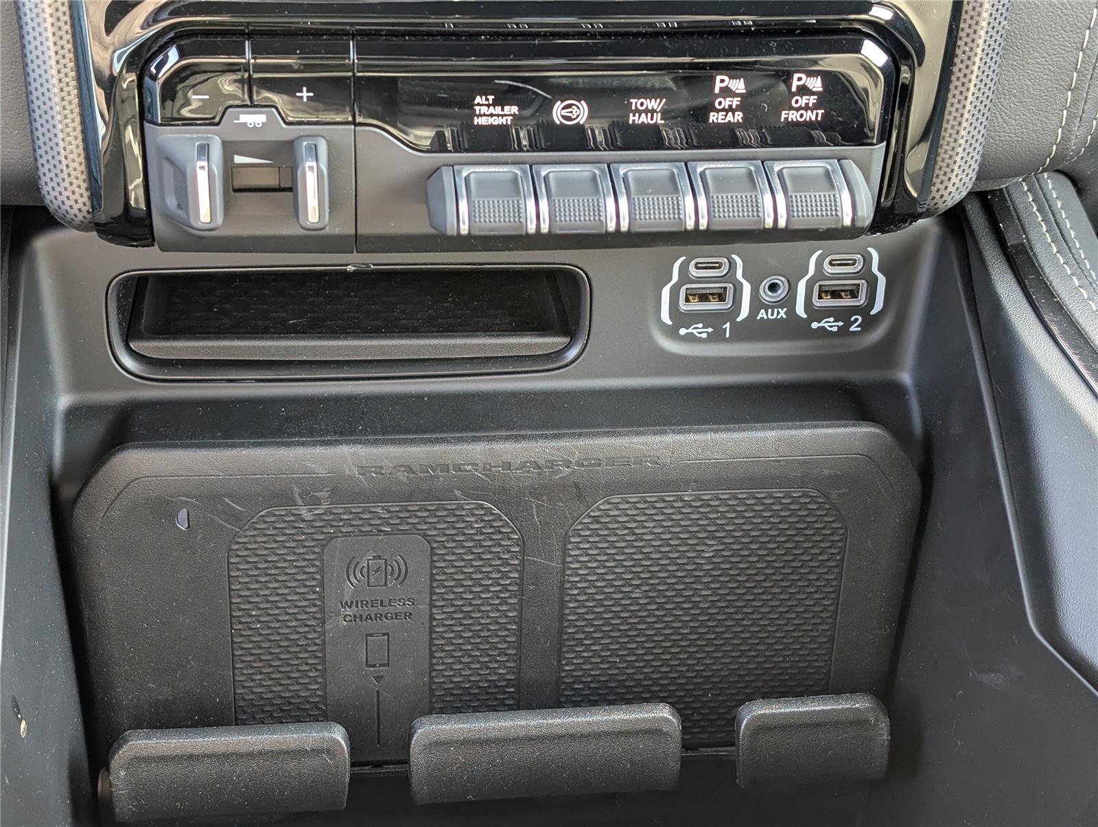 Used 2024 RAM 3500 Limited image 33