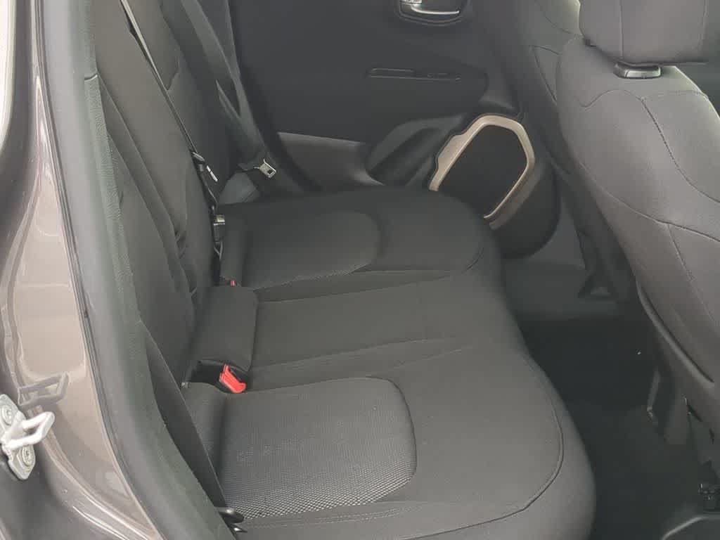 Used 2017 Jeep Renegade Latitude w/ Cold Weather Group AWD/4WD image 18