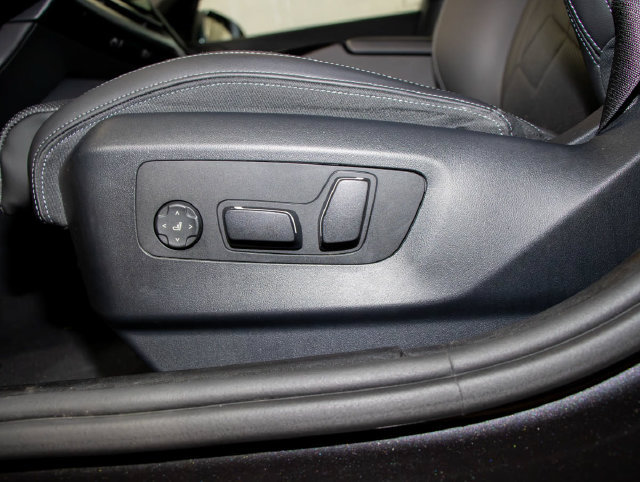Used 2024 BMW i5 eDrive40i w/ Premium Package RWD image 13