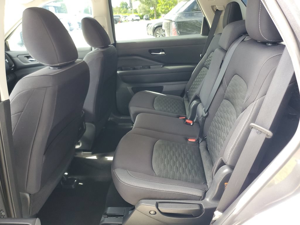 Certified 2022 Nissan Pathfinder SV w/ SV Black Package FWD image 11