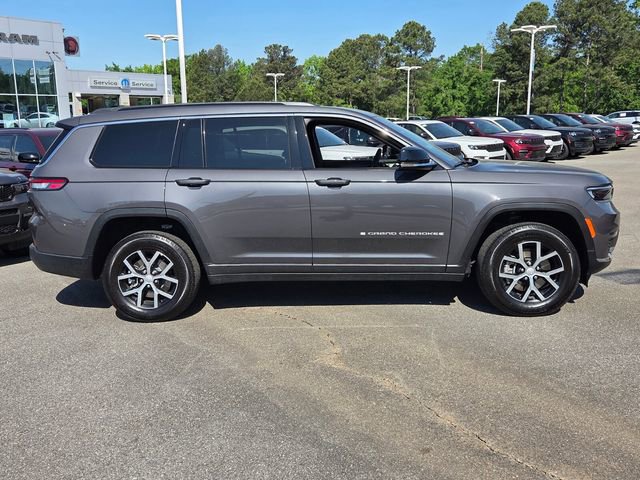 Used 2025 Jeep Grand Cherokee L Limited RWD image 15