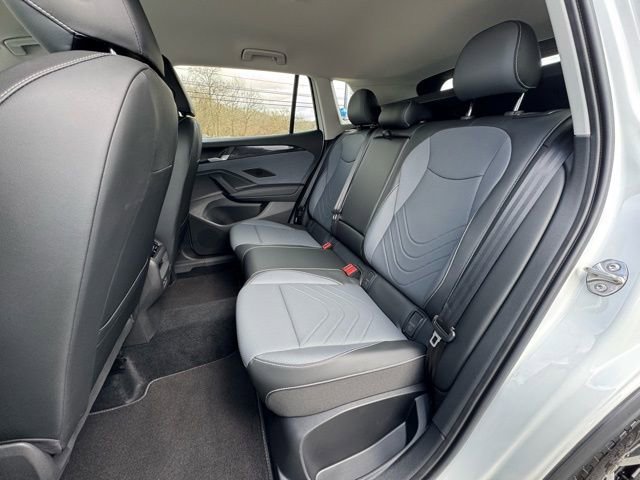 Used 2025 Volkswagen Tiguan SE image 11