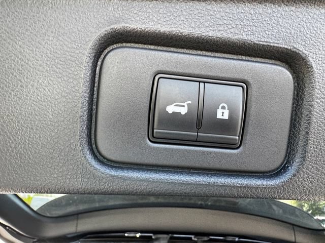 Used 2025 Nissan Pathfinder SL AWD/4WD image 19