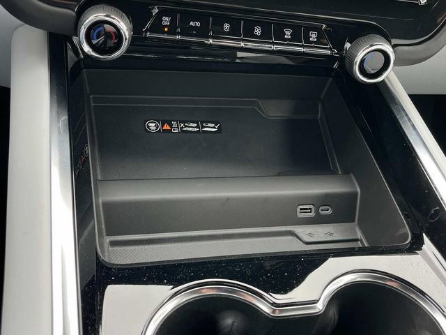 New 2025 Chevrolet Suburban Premier image 30