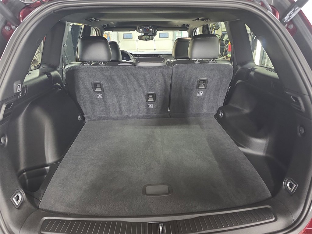 Used 2024 Jeep Grand Cherokee Altitude image 12