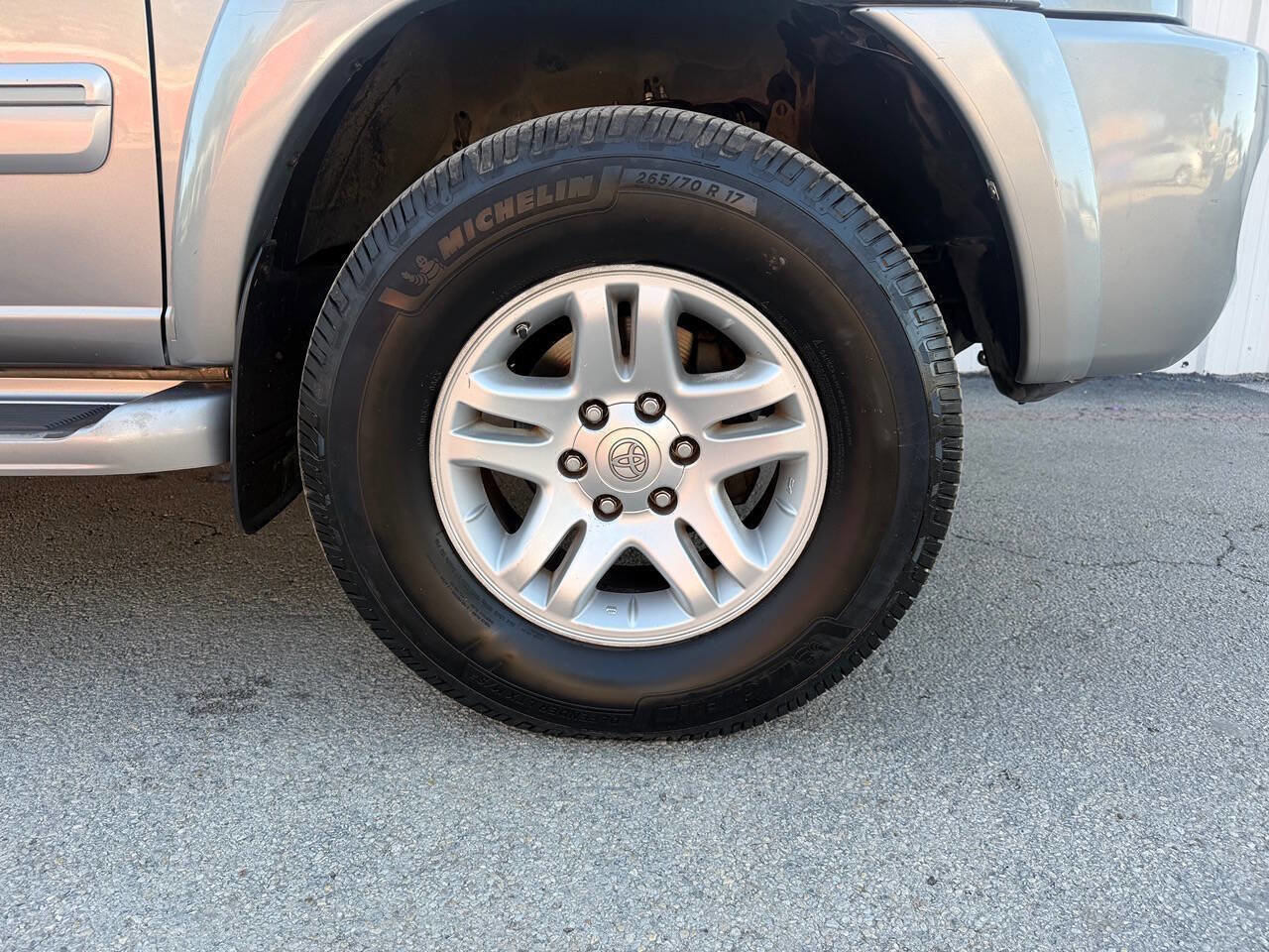 Used 2005 Toyota Sequoia SR5 RWD image 28