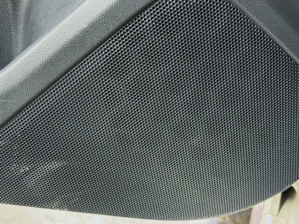 Used 2018 Subaru Crosstrek 2.0i Premium w/ Eyesight System image 21