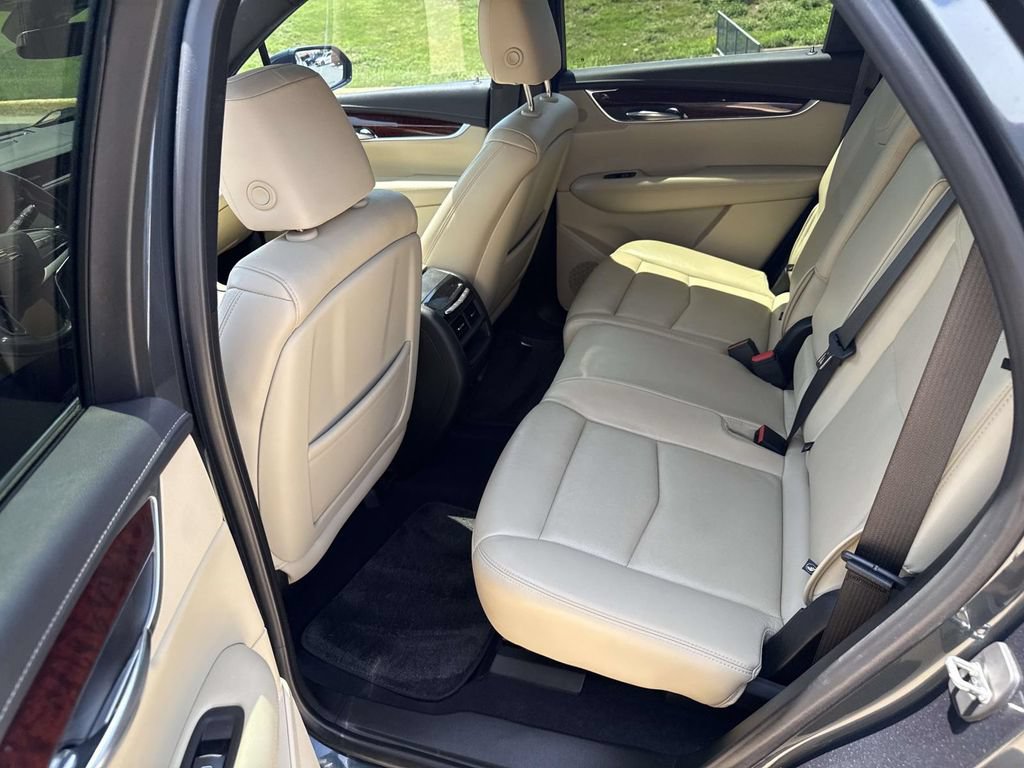 Used 2019 Cadillac XT5 Premium Luxury w/ Driver Assist Package FWD image 10